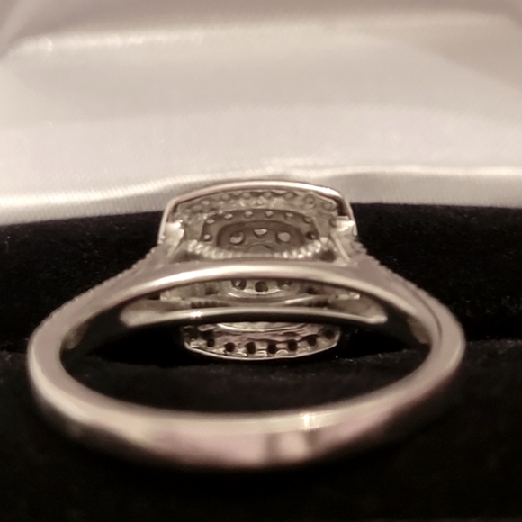 Kays Jewelers Engagement Ring - Picture 11 of 12